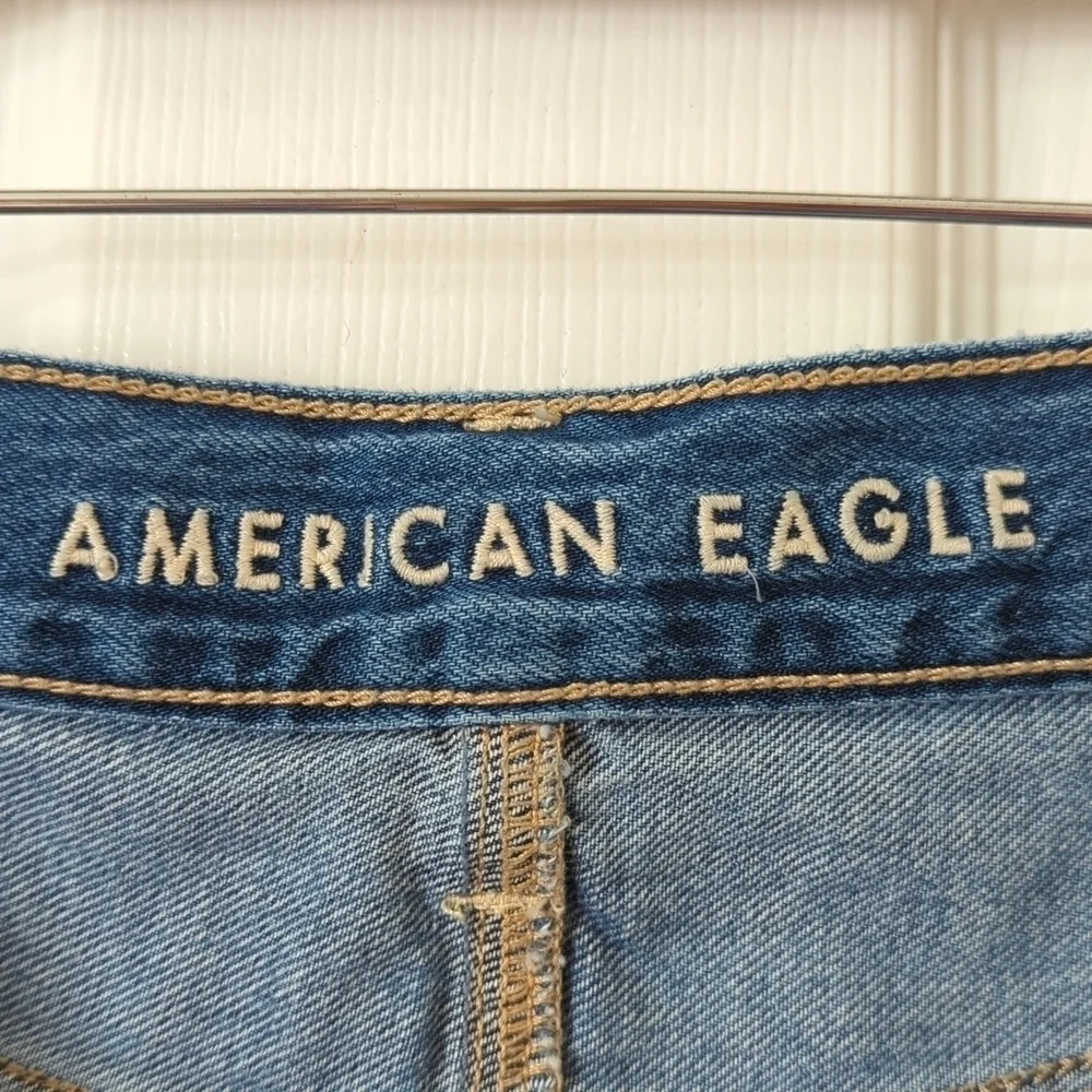 American Eagle Distressed Medium Wash Low Rise Baggy Denim Jean Shorts 00